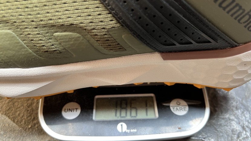 columbia facet 75 outdry - checking the facet 75&#039;s weight on our own scale.