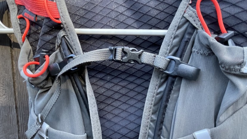 an example of a strong and sturdy front closure.