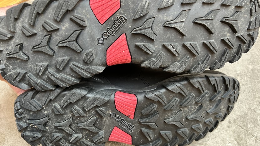 columbia newton ridge plus ii waterproof - the lugs on the newton ridge are heavy duty and burly.