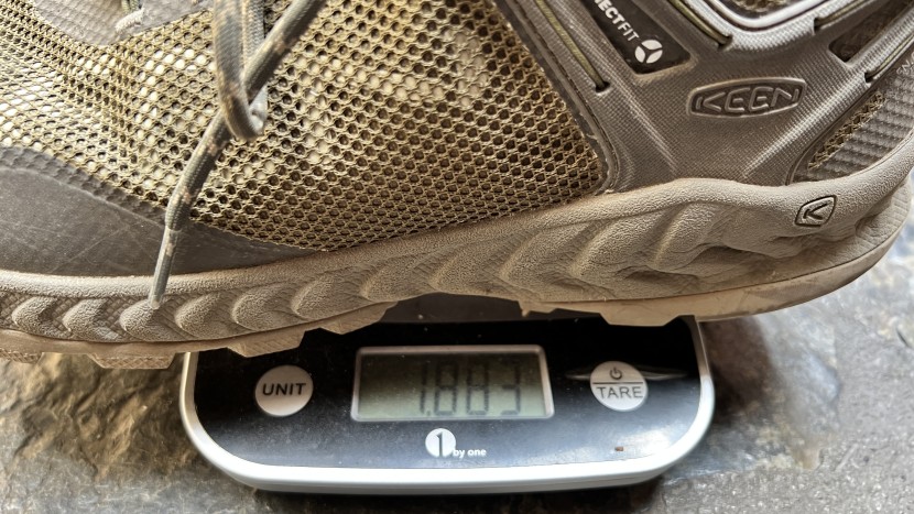 keen nxis evo waterproof - checking the weight of the nxis evo on our home scale - impressively...