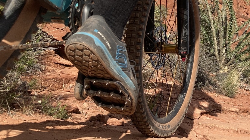 mountain bike flat shoes womens - here you can see the flex in the sole and midsole of the shoe and...