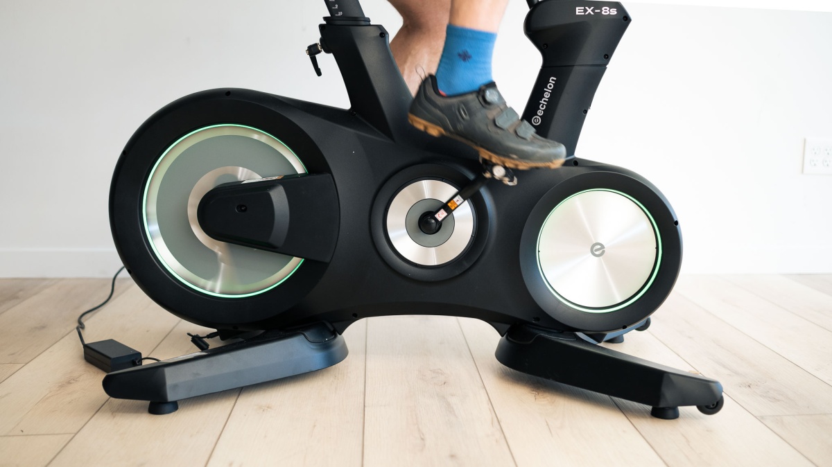 Echelon Connect EX-8s Review (The highlight of the Echelon Connect EX-8S is its light up wheels, unfortunately they stopped working half way through...)