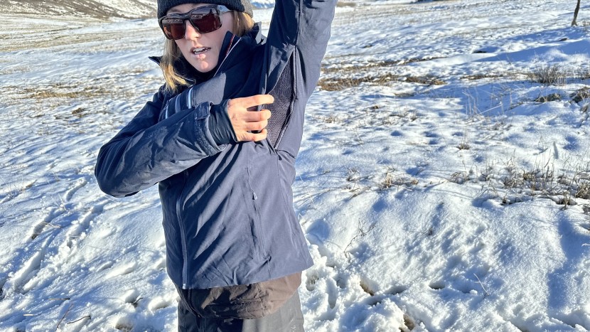 ski jacket womens - the pit vents on the alphelia are lined with a thick mesh that kept...