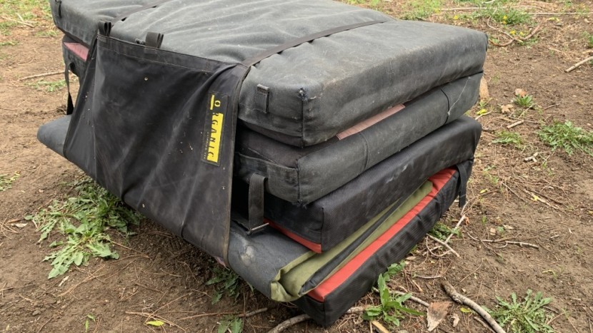 bouldering crash pad - the organic full&#039;s pocket flap makes attaching two pads to carry as...