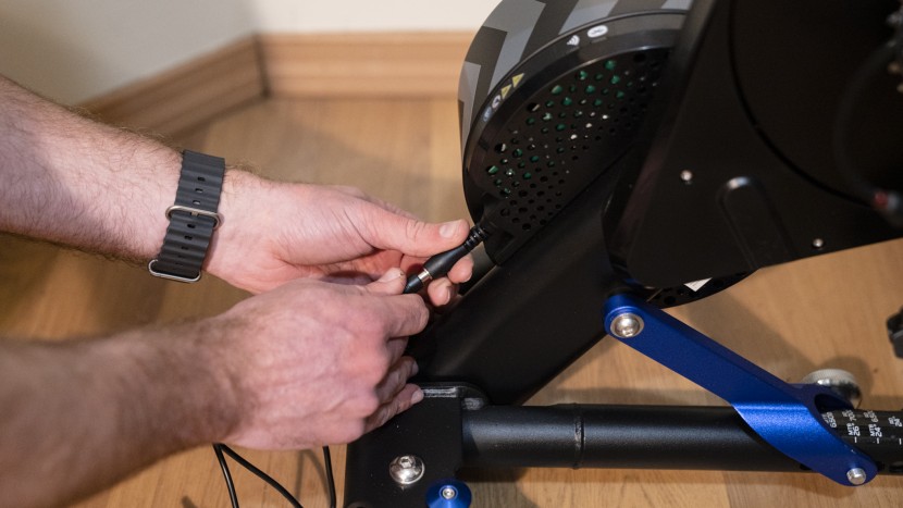 wahoo fitness kickr - you don&#039;t really have to collapse the legs to move the kickr...