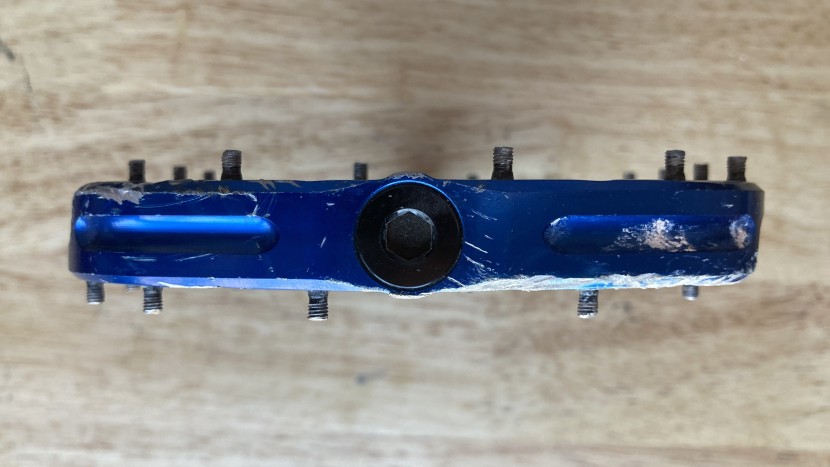 the dagga is concave but significantly less than other pedals.