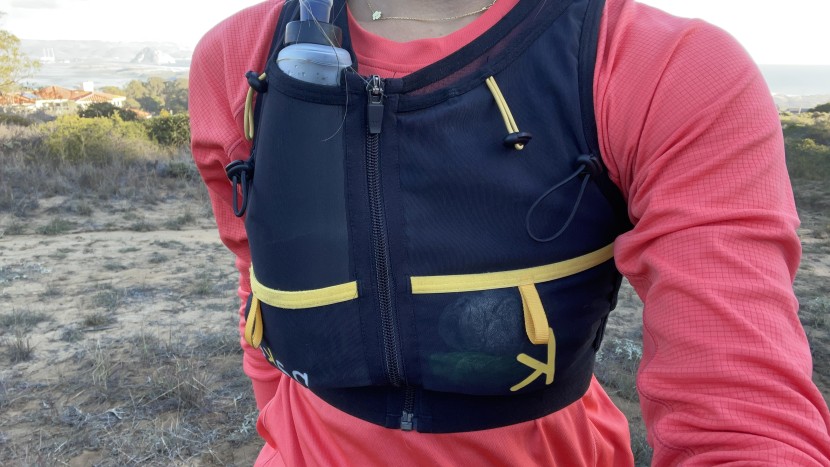 naked high capacity for women - the elastic banding around the edges of the naked hydration vest fit...