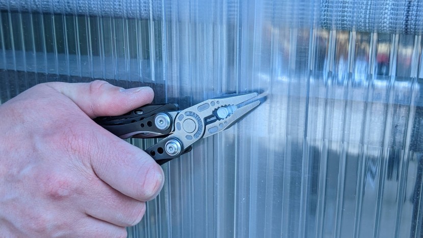 leatherman skeletool cx - the skeletool cx has few tools, but they&#039;re the ones you need.