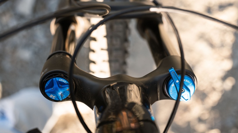 fox performance suspension doesn't feature separate dampening but we...