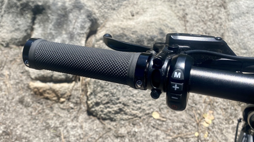 the controls are simple and easy to reach.