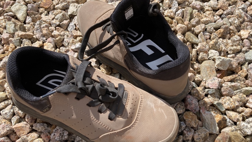 mountain bike shoes womens - the 2fo roost flat features a relaxed fit and has a nicely padded...