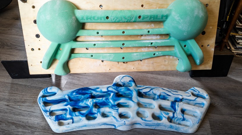 hangboard - the polyester resin of the simulator 3d (bottom) and the...