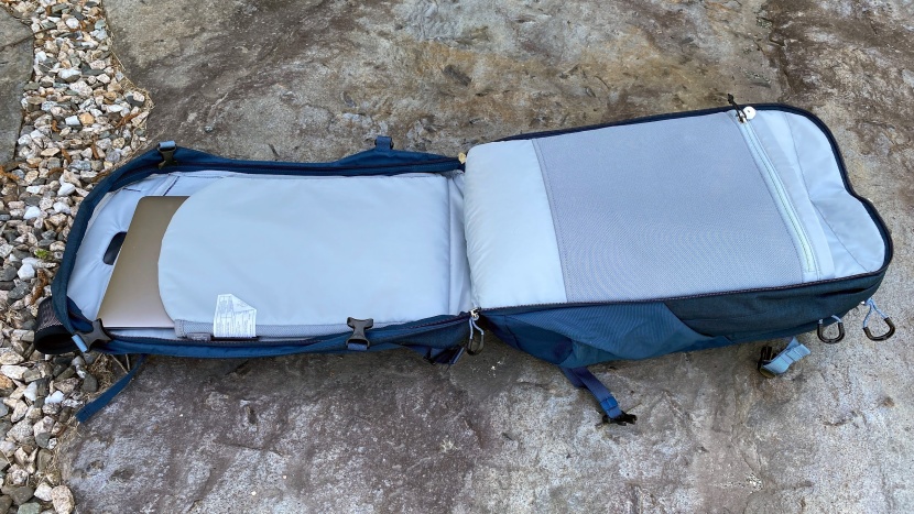 the osprey nebula 32 has a laptop pocket that opens up completely...