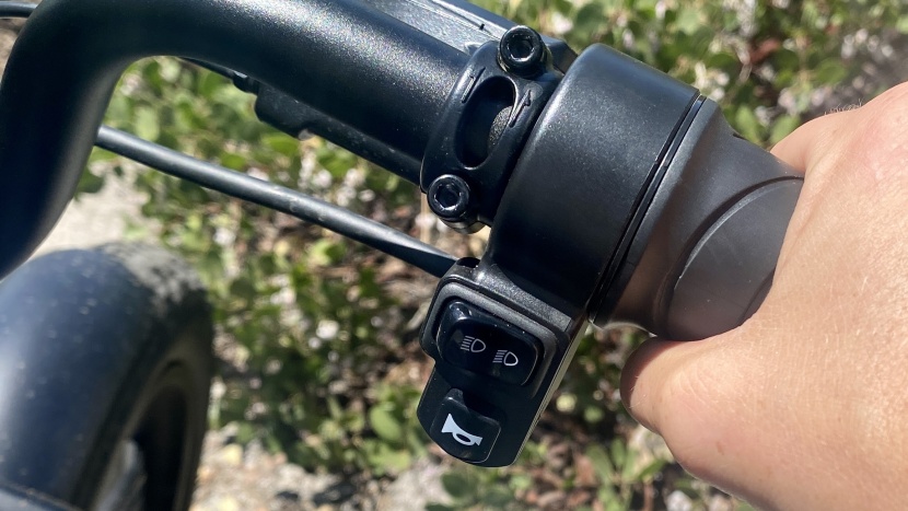 ride1up revv 1 - twist throttle and easy access to the headlight switch and horn.