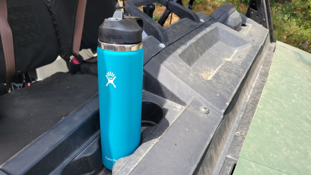 This 32 oz fits in the cup holder : r/Hydroflask
