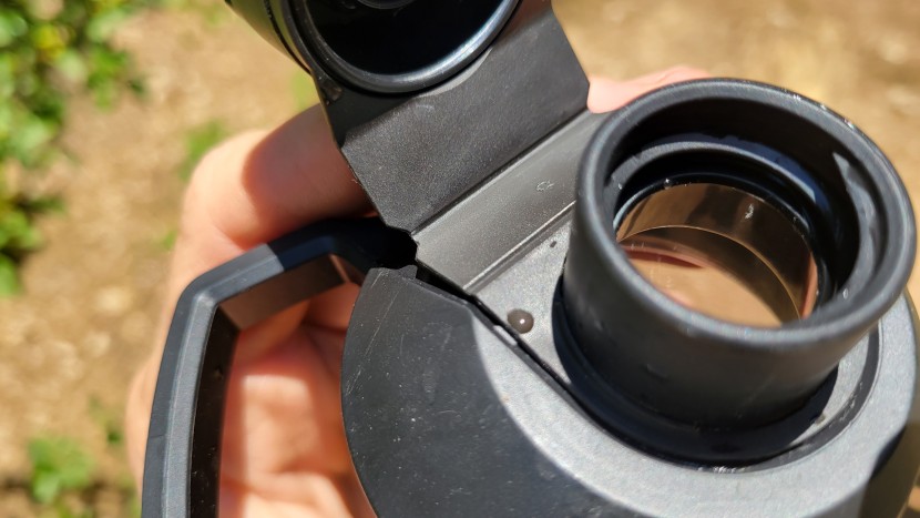 water bottle - the camelbak chute mag&#039;s lid retainer has a plastic crease that we...