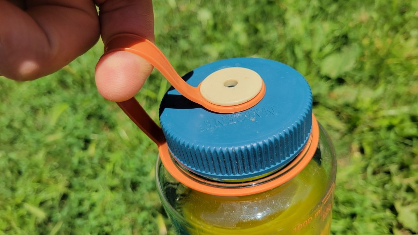 nalgene wide-mouth - while it can be used to carry, the nalgene wide-mouth&#039;s lid retainer...