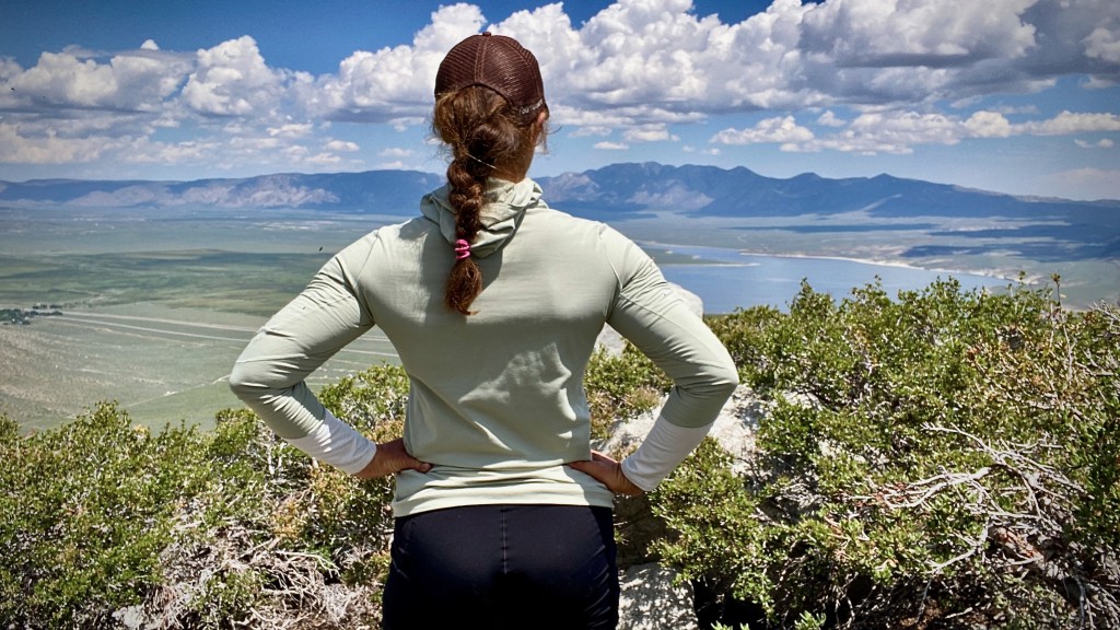 Gear Review: Women's Icebreaker Mid Layer Jacket; Base Layer Tights - The  Trek