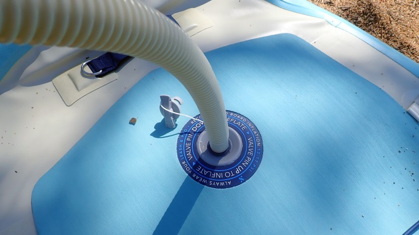 you can both inflate and deflate the switch using the dual action...