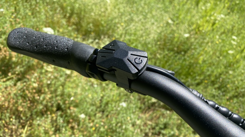 lectric xp 3.0 step-thru - the controls are simple and intuitive.