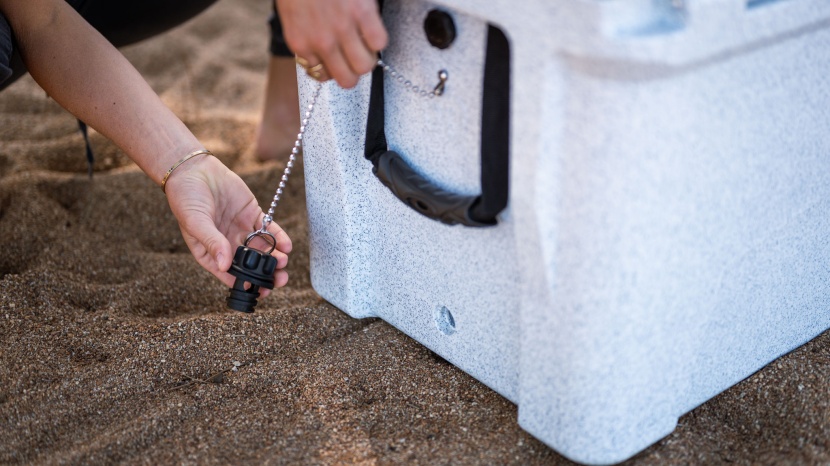 xspec 60qt - no need to worry about losing your drain plug! the xspec has a leash...