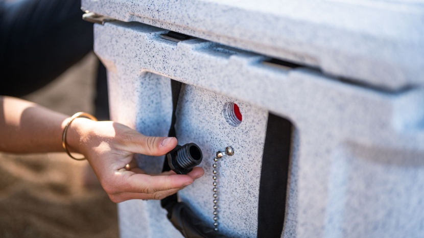 xspec 60qt - the integrated air valve helps alleviate pressure when changing...