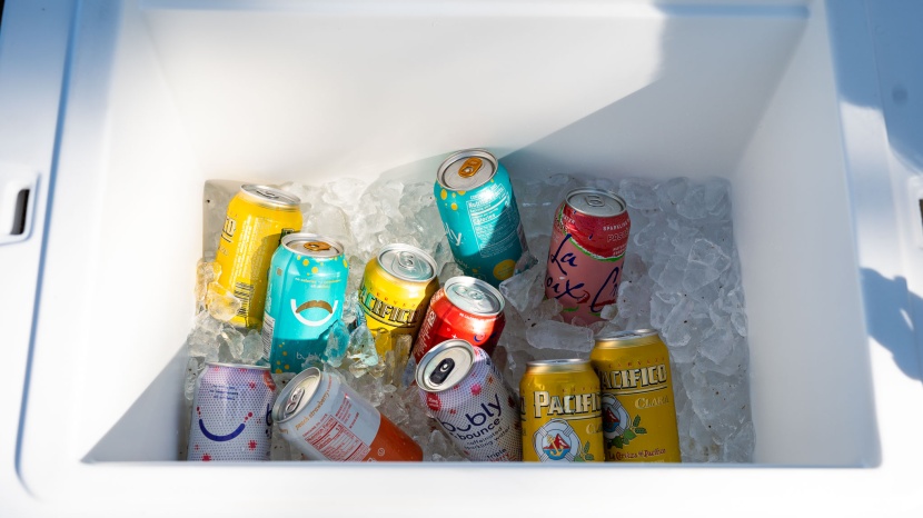 orca 58 quart - the orca keeps its drinks cooler for longer thanks to its rotomolded...