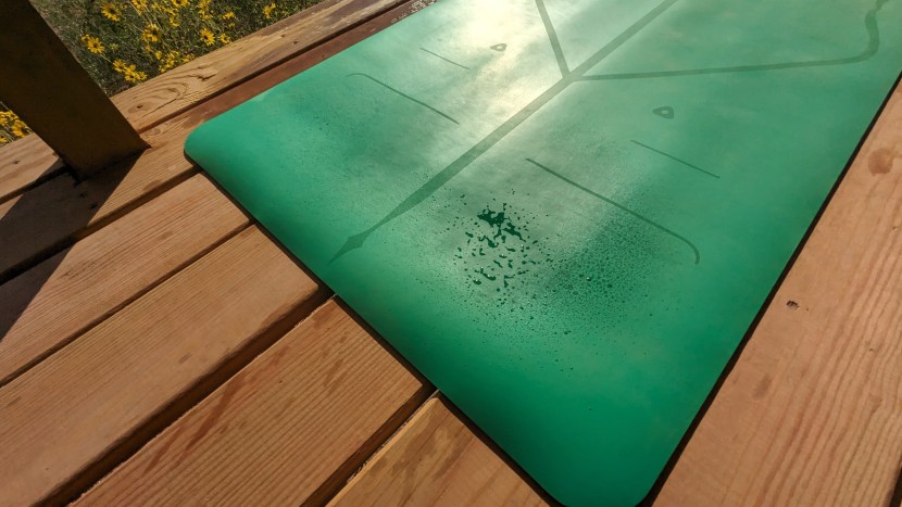 liforme original - the top layer of the mat absorbs moisture for mild sweating. a...