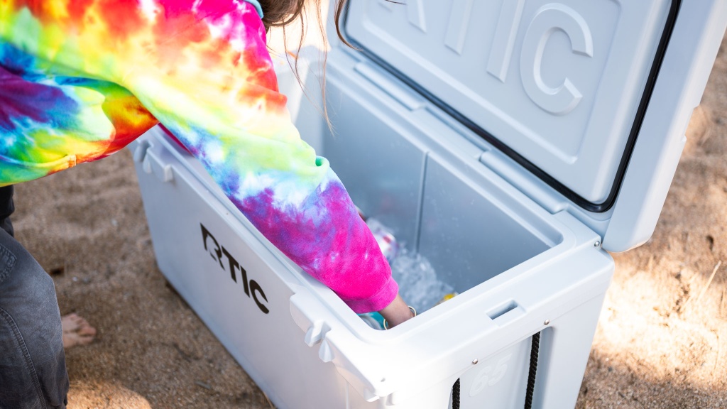 Rtic chest hot sale cooler