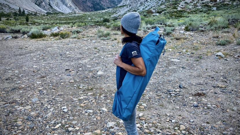 rei co-op skyward - a single shoulder strap and a lightweight design make it easy to...