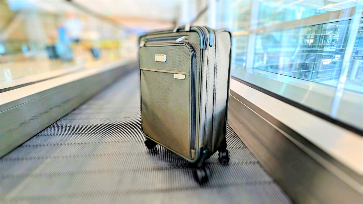 briggs & riley baseline essential spinner carry on luggage review