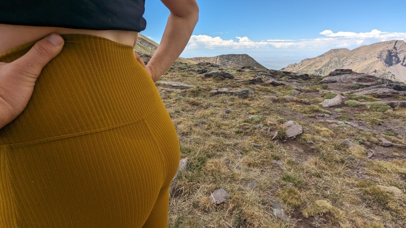 rei co-op active pursuits 7/8 ribbed - after hours of hiking, we still felt cool, but you can see sweat...