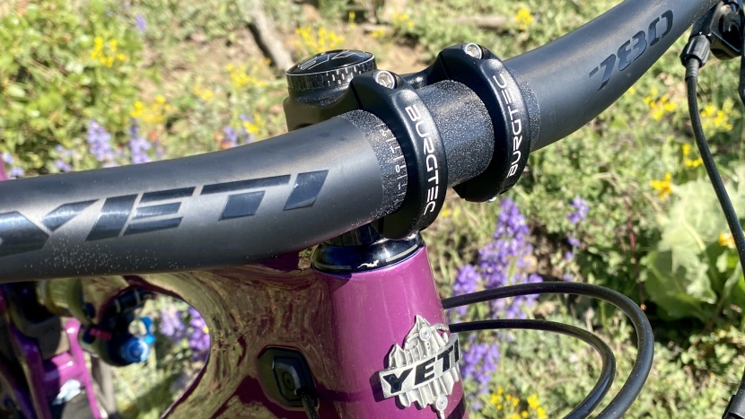 here, the burgtec 35mm stem holds the 780mm carbon bars