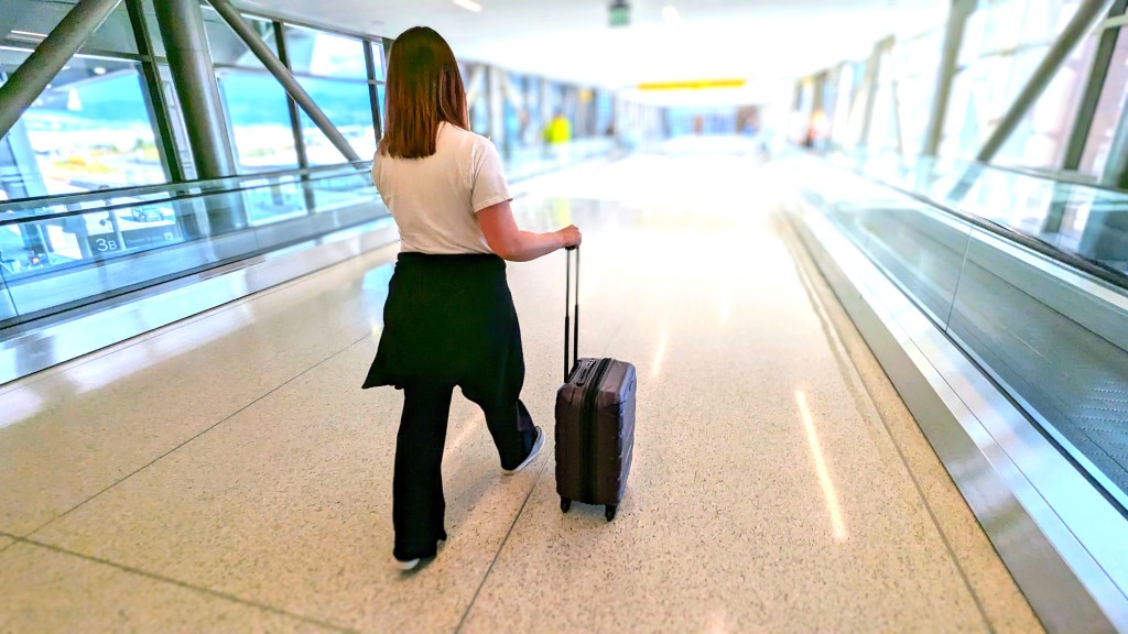 samsonite omni pc hardside expandable spinner 20-inch - headed to the parking garage. the samsonite is a great choice...