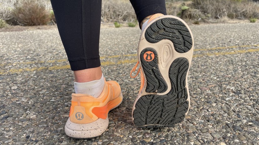 lululemon blissfeel 2 - the blissfeel doesn't have structures built in for support, but the...