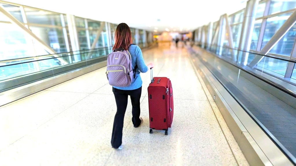 travelpro platinum elite 29&quot; luggage review - headed for check-in with our platinum elite in tow. self-aligning...