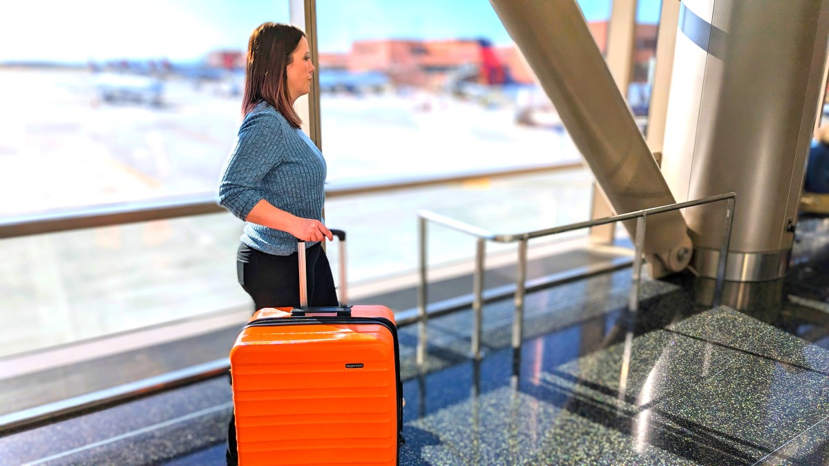 amazon basics 30" hardside spinner luggage review