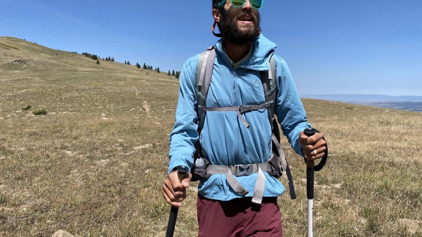 arc&#039;teryx kyanite lightweight hoody - this fleece is slim fit so it fits well underneath a backpack hipbelt.