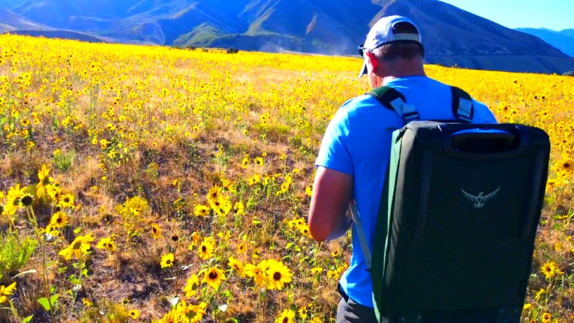 deployable shoulder straps turn this bag into an instant backpack...