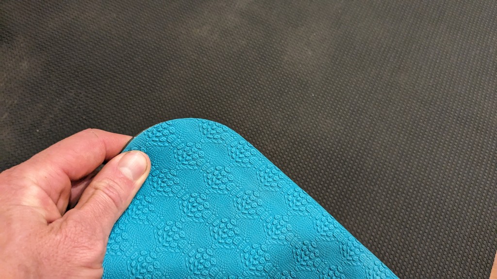 Hugger Mugger Earth Elements 5 mm Yoga Mat - Grippy Texture, Reversible,  Cushion, Non-toxic Biodegradeable Material, Lightweight
