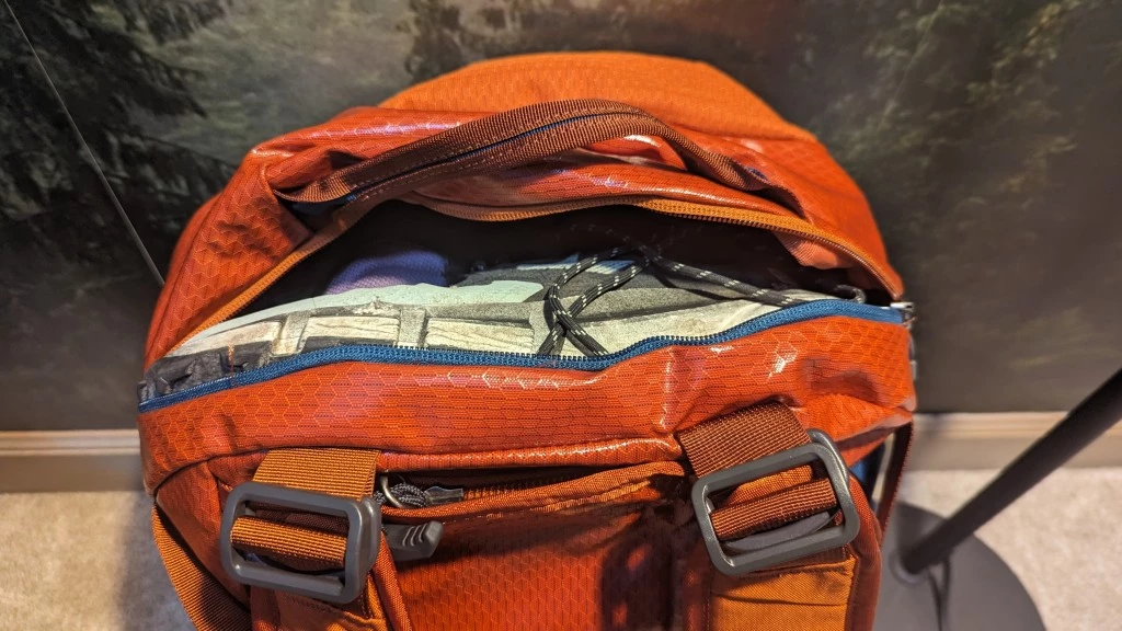 duffel bag - the alpaca&#039;s side pocket is connected to a laundry or shoe pouch, a...