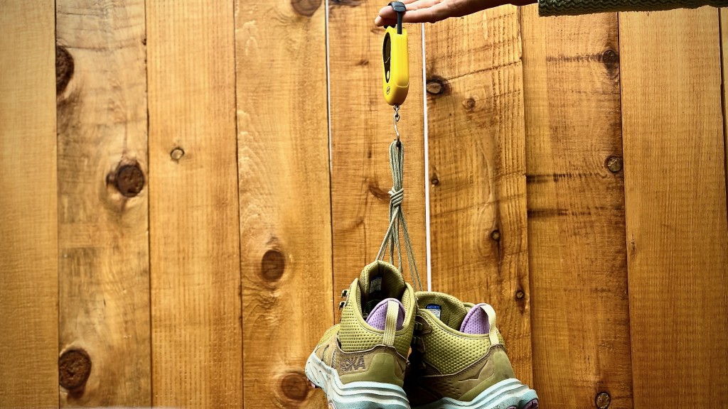 hoka anacapa 2 mid gtx for women - at 1.86 pounds for a us women's size 8, these boots fall somewhere...