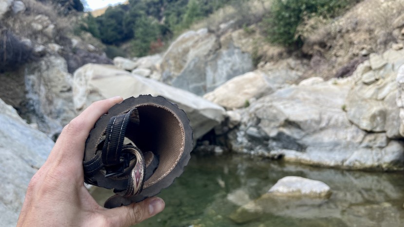 sandals mens - while not as flexible as some, this thin sole remains quite flexible.