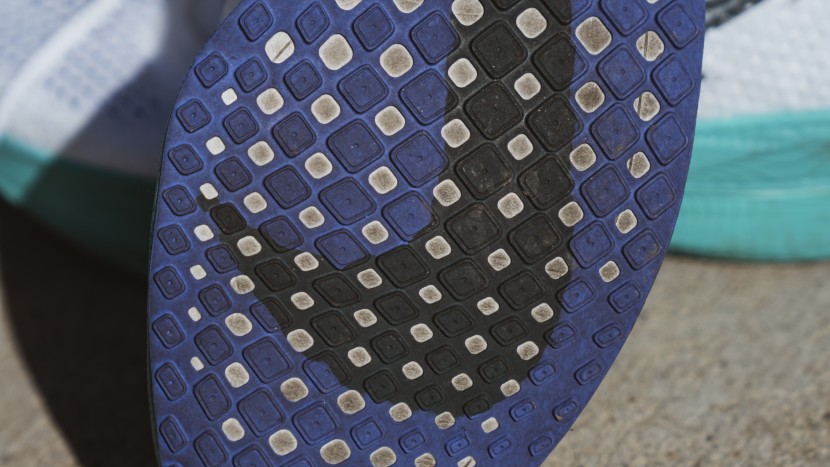 nike vaporfly 3 - the grip is fine on dry surfaces, but struggles on cold and wet...