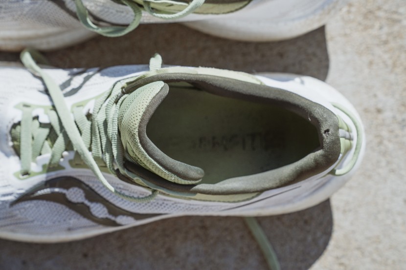 saucony triumph 21 - the upper is very comfortable with a well-padded tongue. heel...