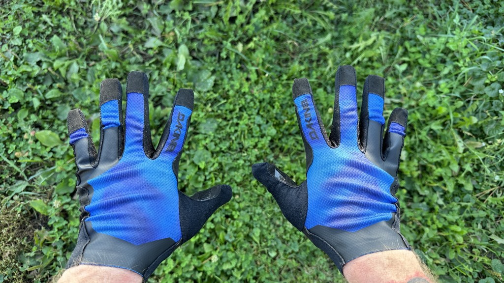 bravo-blue-bike-gloves-upper-view.jpg