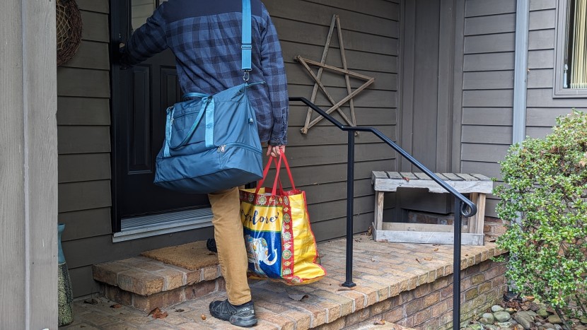 hyc00 travel - the adjustable shoulder sling was nice and we loved that the padding...