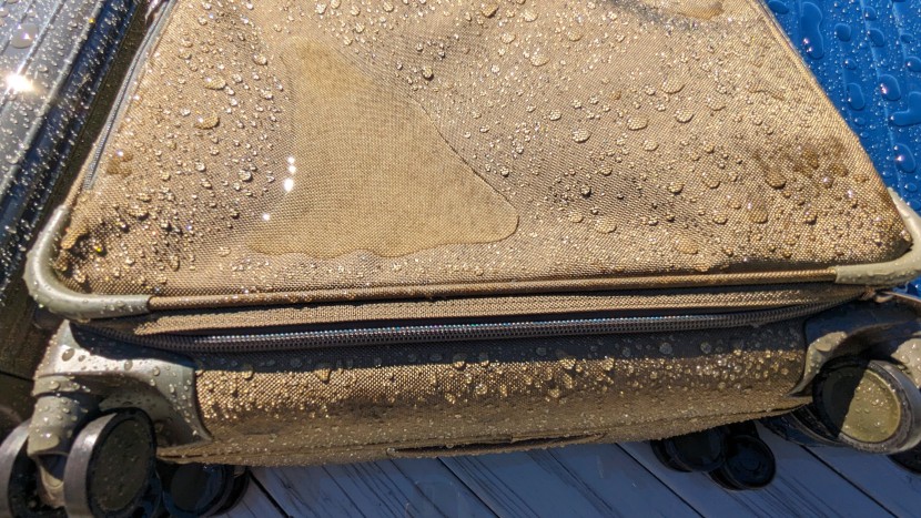 briggs &amp; riley baseline large expandable spinner - though this suitcase doesn&#039;t entirely repel water - particularly...