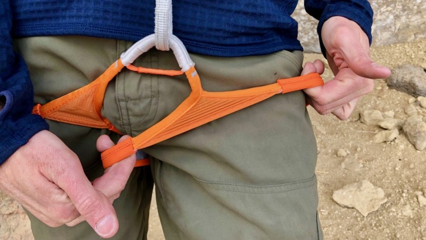 climbing harness - measuring adjustability for elastic leg loops.