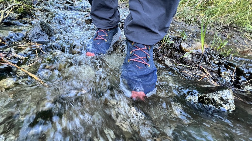 hoka anacapa 2 mid gtx - the anacapa 2 mid keeps water out thanks to a gtx liner, but the...